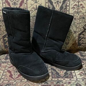 Bearpaw black suede boots